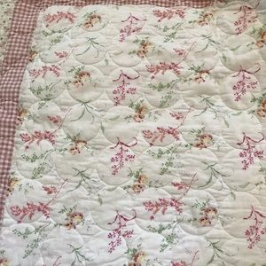 Queen quilt with 2 shams